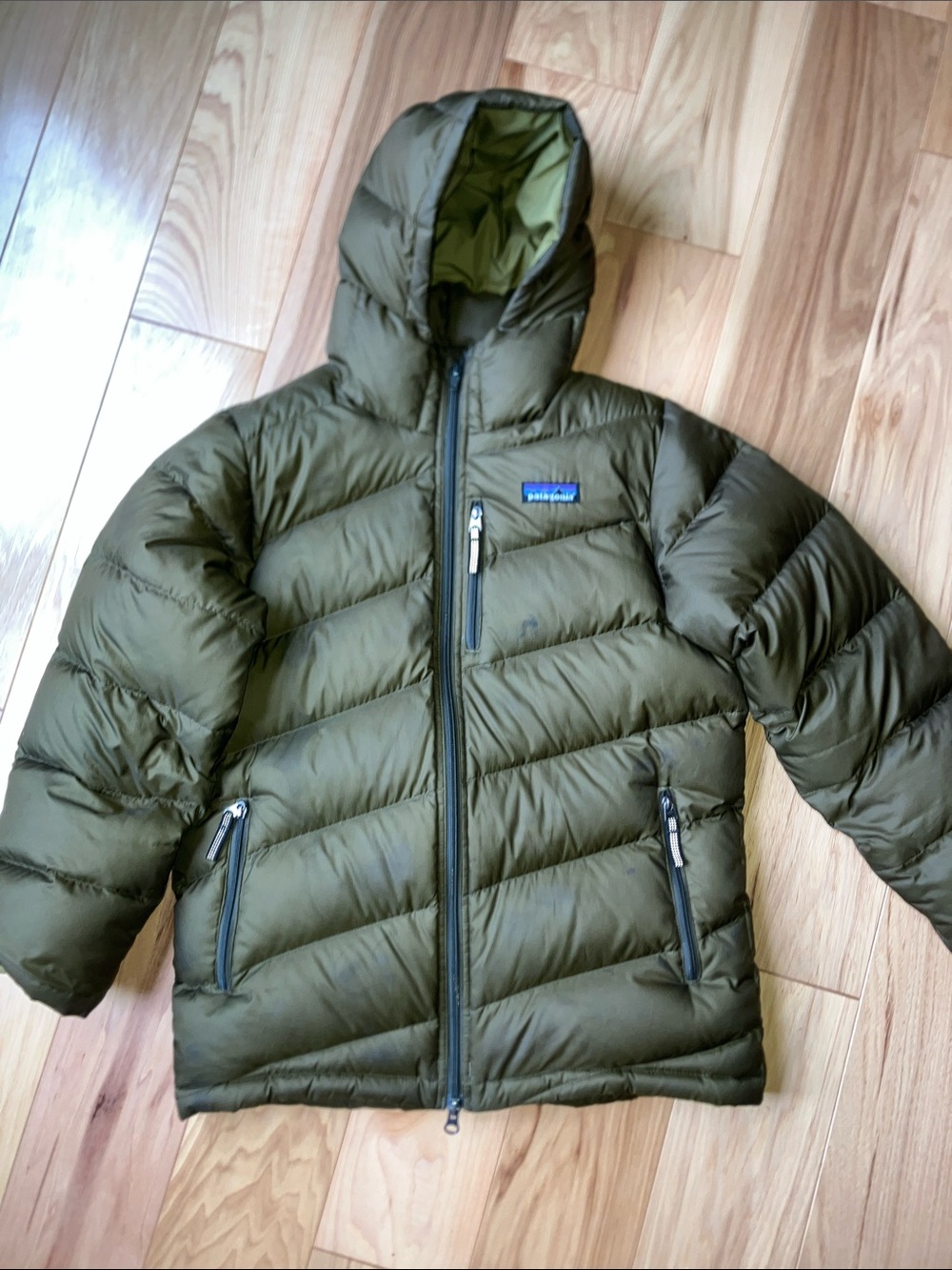 Flawed- Patagonia Hooded Down Coat Medium 10